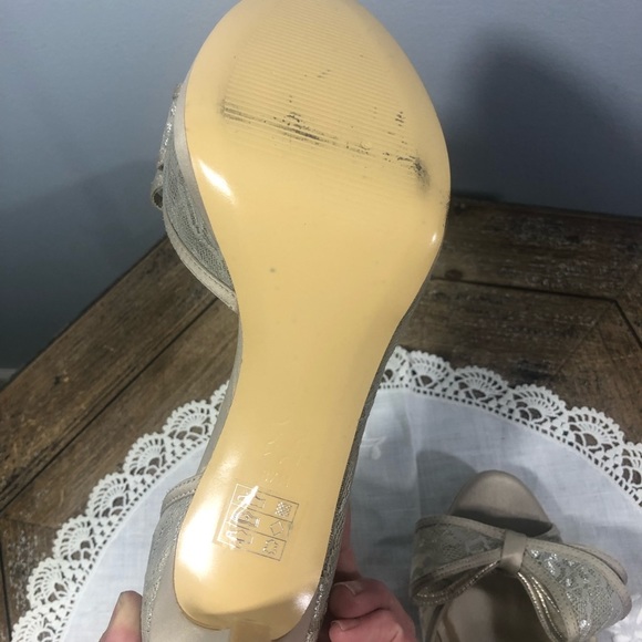 Moda Spana Lace Kitten Heel With Bows Size 8.5 - Picture 7 of 8